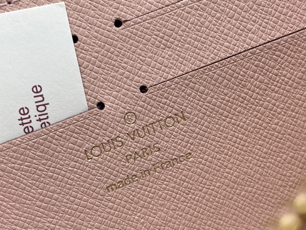 LVコピーウォレット着用イメージ